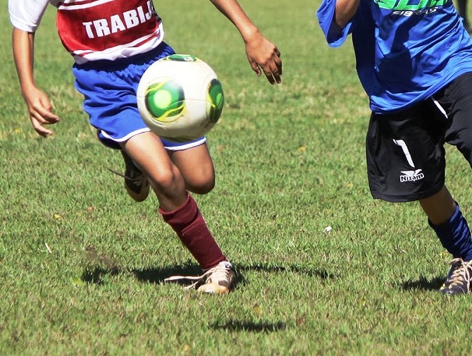 Escolinha de futebol gratuita reinicia nesta quinta-feira, na Vila Block