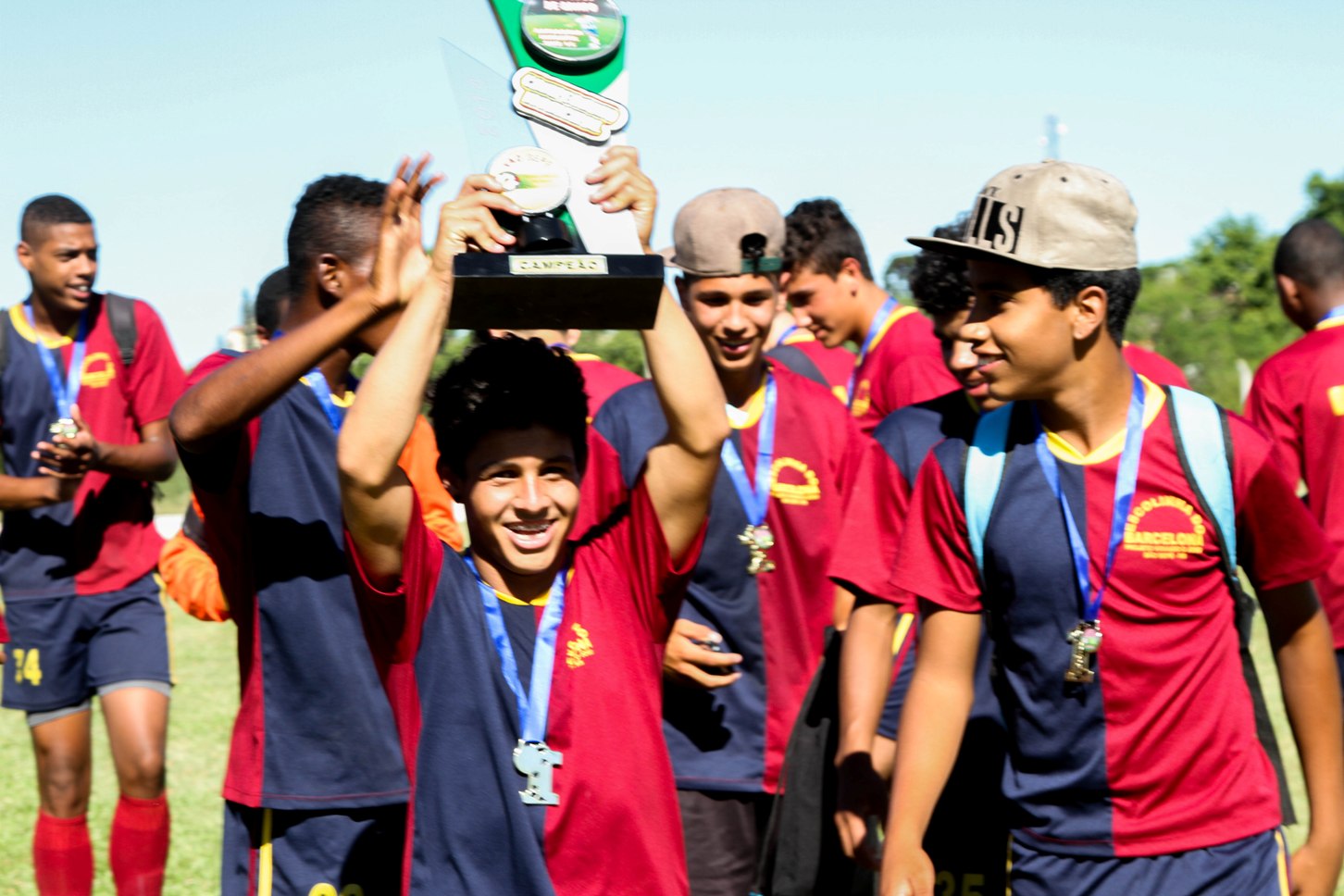 Futebol de campo: Barcelona conquista o título do campeonato Infantil