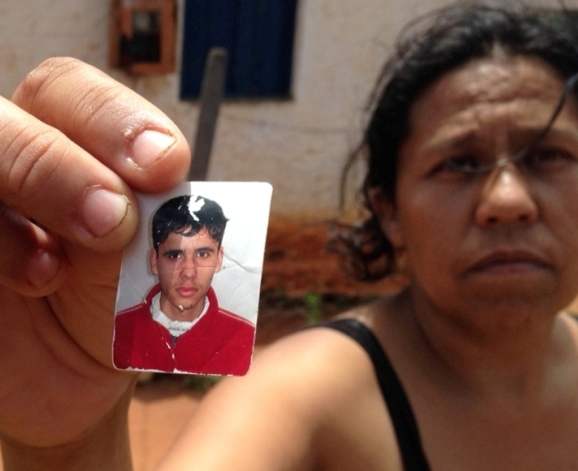 Mãe de jovem desaparecido faz exame no IML em Santa Maria