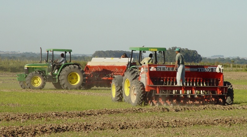 Emplacamento de máquinas agrícolas é prorrogado para janeiro de 2016