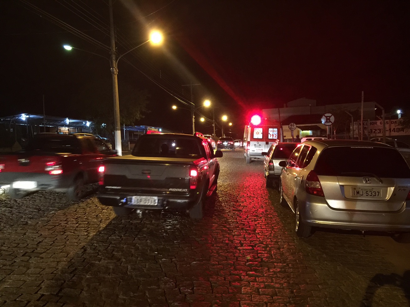 Inusitado: ciclista embriagado colide em carro estacionado na Avenida Getúlio Vargas