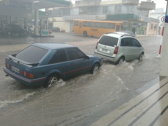 Chuva forte causa alagamentos em Caçapava do Sul