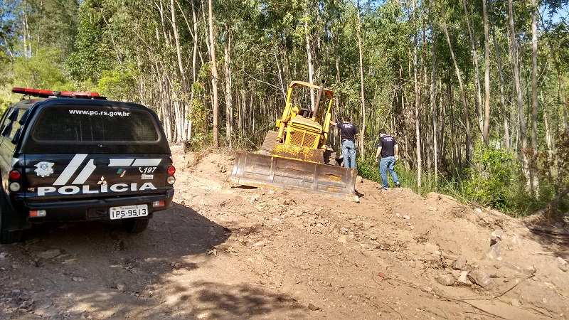 Polícia Civil recupera máquina de terraplanagem furtada de empresário