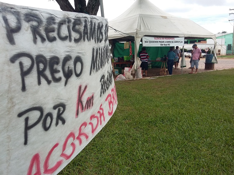 Protesto de caminhoneiros completa uma semana em São Sepé