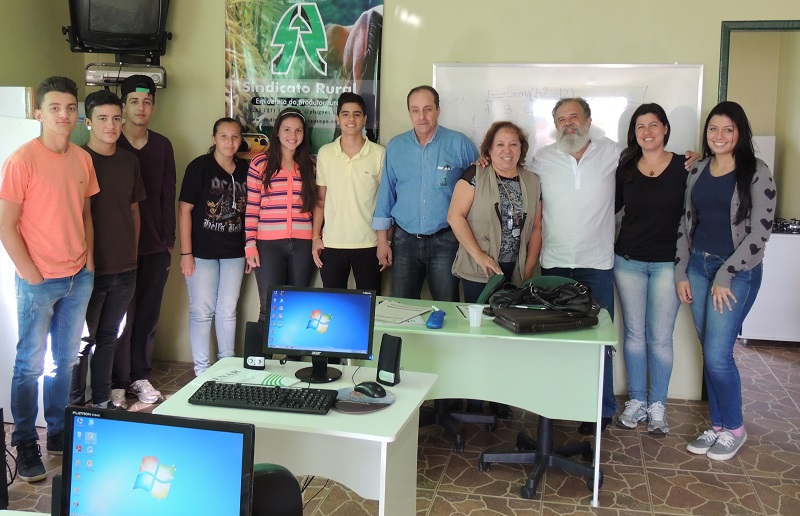 Ex-prefeito João Luiz Vargas visita turma do Jovem Aprendiz Rural