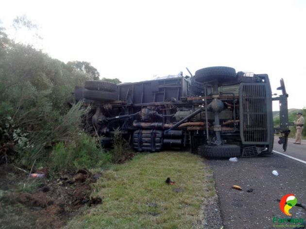 Acidente com caminhão do Exército deixa 10 militares feridos em Caçapava do Sul