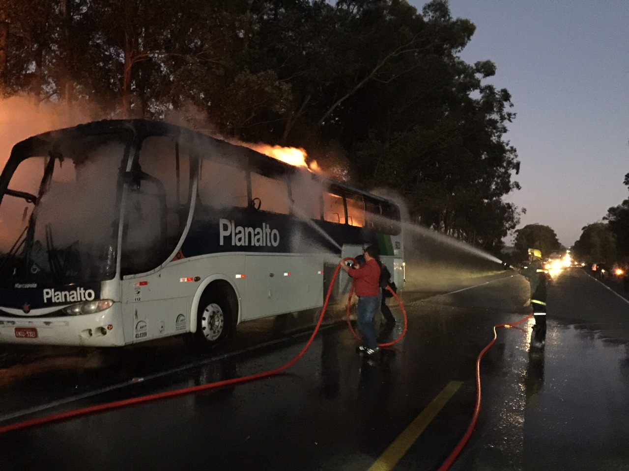 Empresa Planalto quer esclarecer o que causou incêndio em ônibus