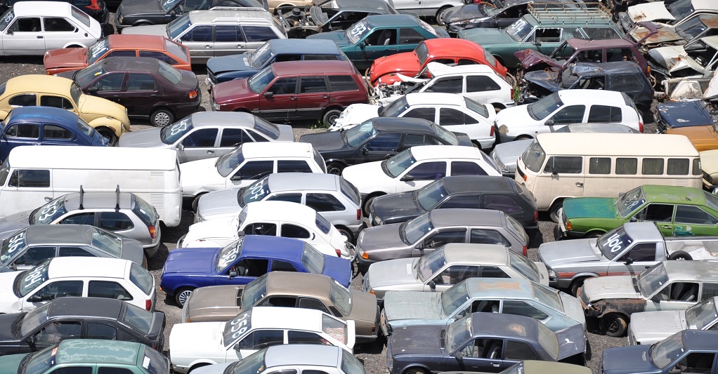 Leilões do Detran oferecem quase 2 mil veículos e sucatas neste mês