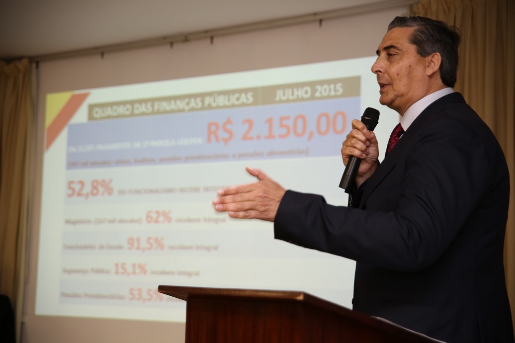 Coletiva sobre salários