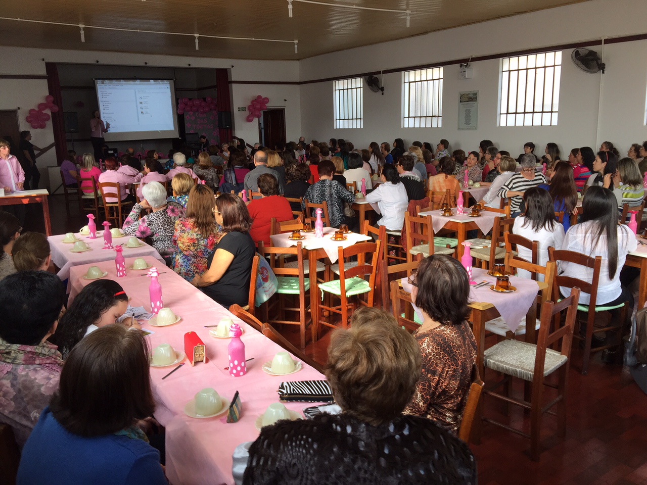 “Chá das Tortas” da Liga Feminina de Combate ao Câncer reúne 180 pessoas em São Sepé