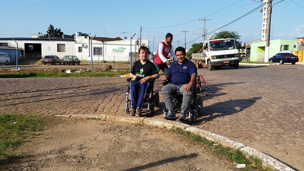 Blitz aponta dificuldades encontradas por quem usa cadeira de rodas em São Sepé