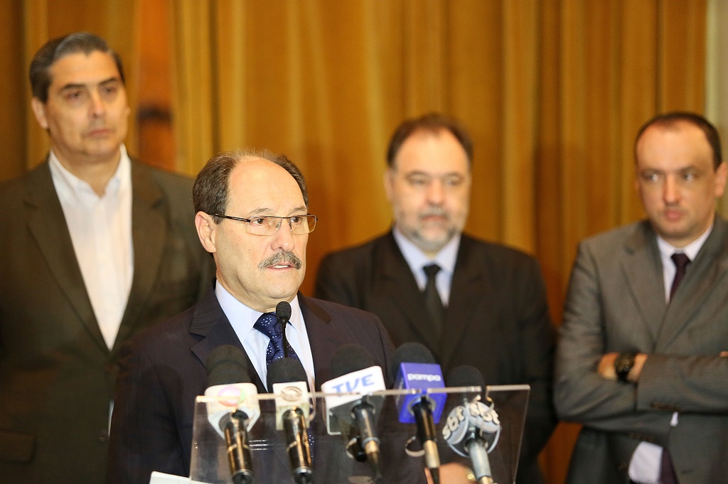 PORTO ALEGRE, RS, BRASIL 11.08.2015: Governador José Ivo Sartori determina pagamento integral dos salários aos servidores públicos estaduais. Foto: Luiz Chaves/Palácio Piratini