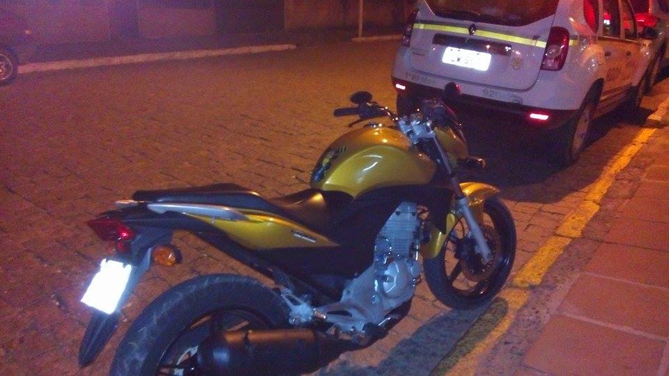 Moto furtada no bairro Lôndero é encontrada em matagal