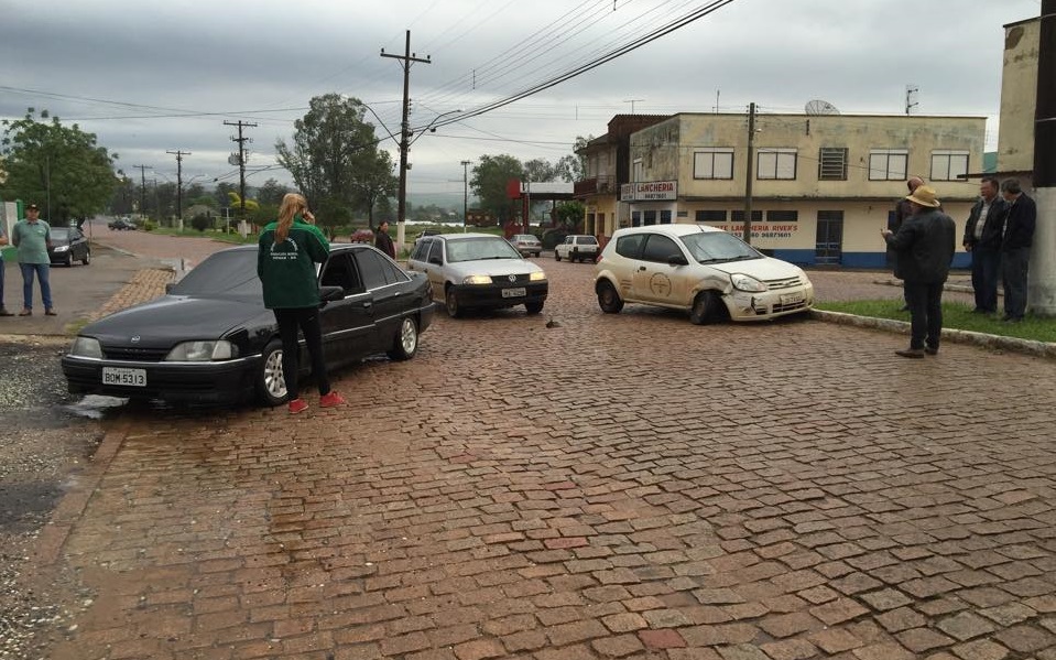 acidente carro prefeitura (3)