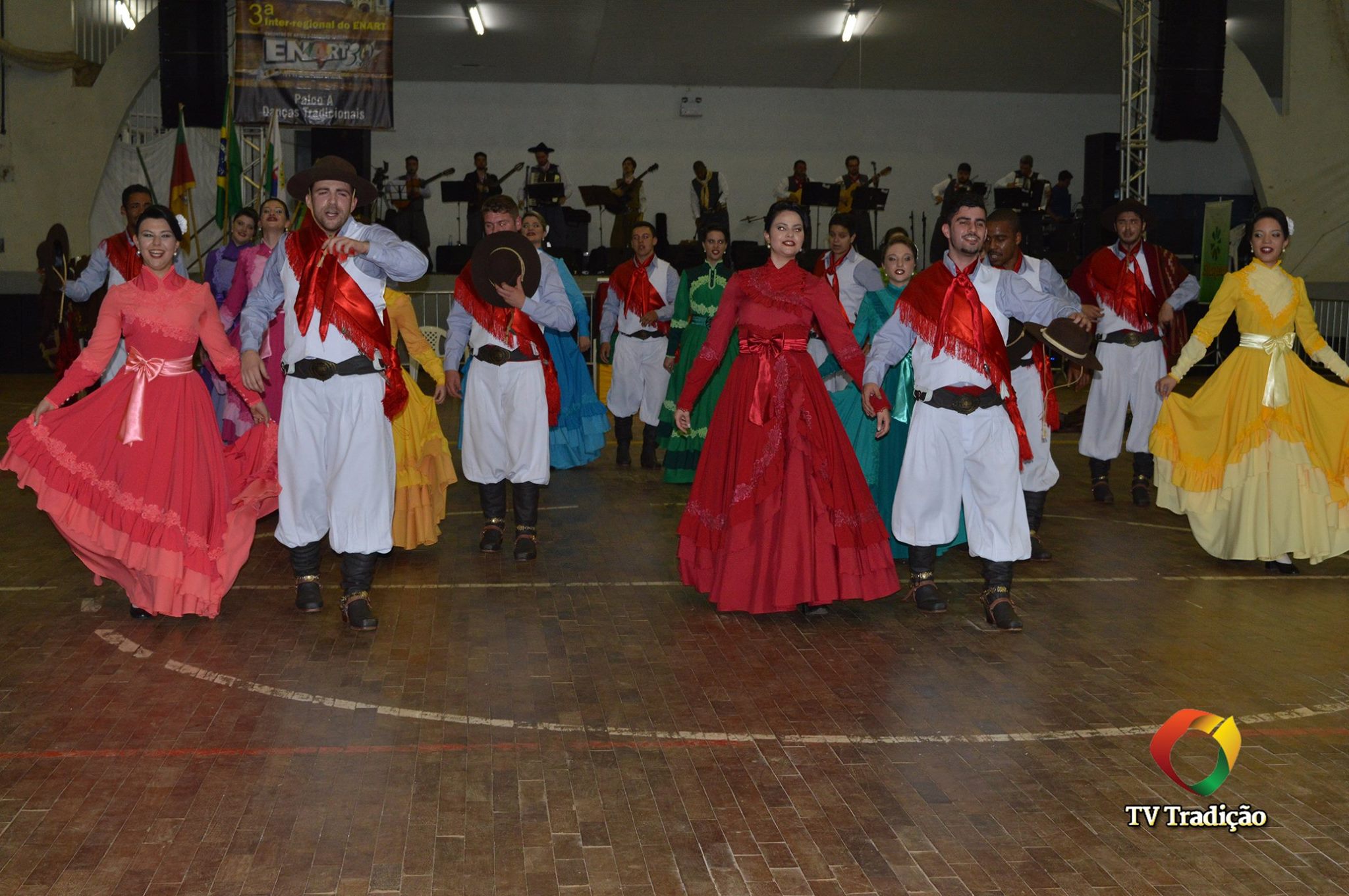 Dança e tradicionalismo: CAAMI e Tio Mino estão na final do Enart