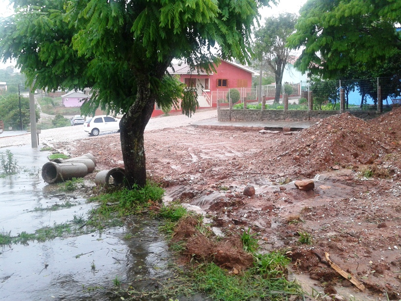 Moradores do bairro Santo Antônio reclamam de transtornos em trecho em obras