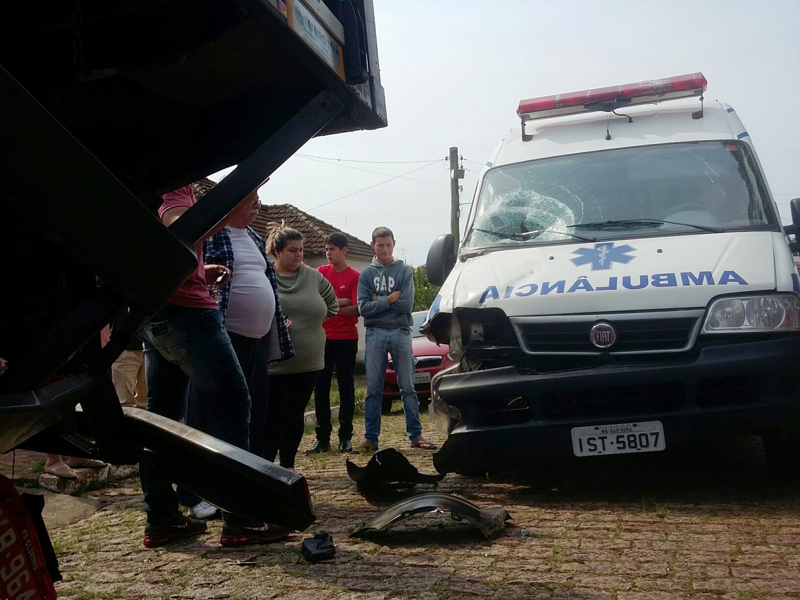 acidente ambulancia e caminhao hospital (6)