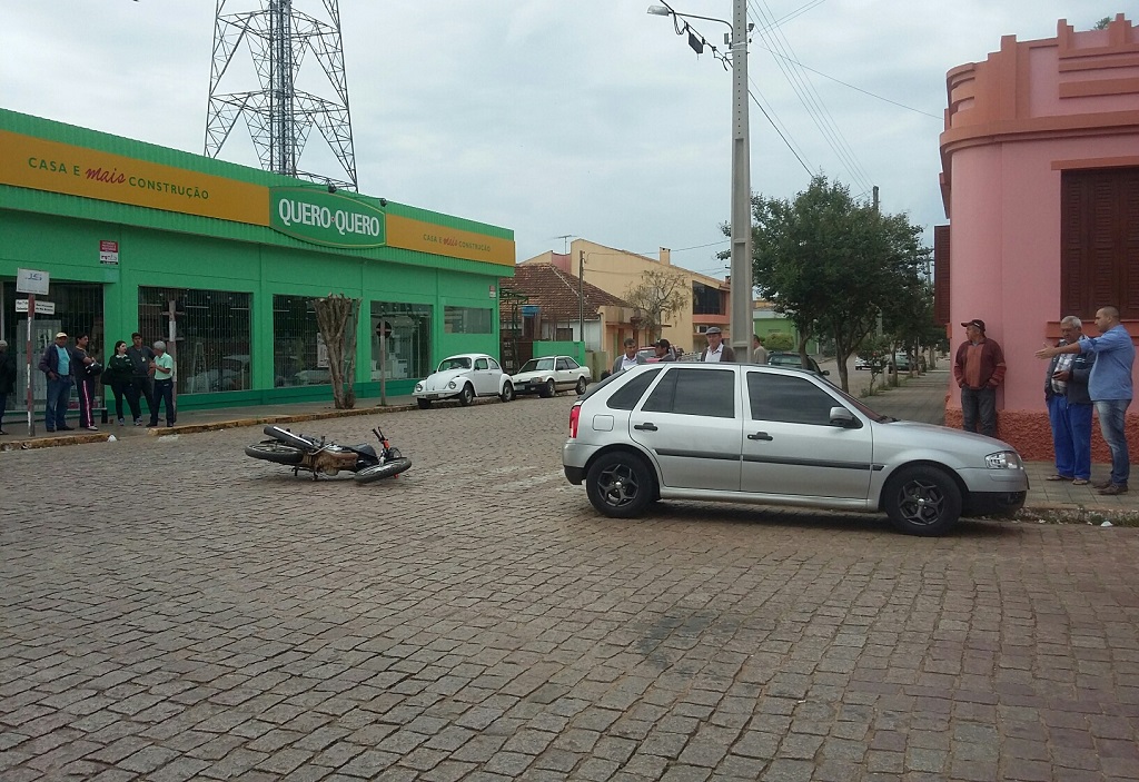 acidente carro e moto 7 de setembro (1)