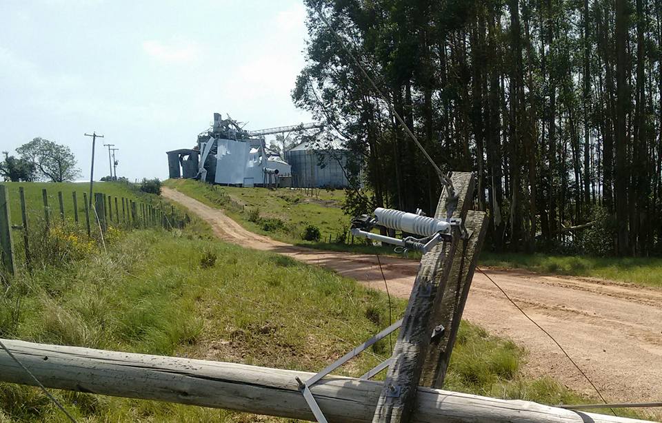 temporal formigueiro poste caido 2015 luz aes sul 1