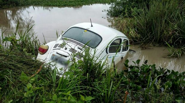 FUSCA ABANDONADO SANGA FUNDA