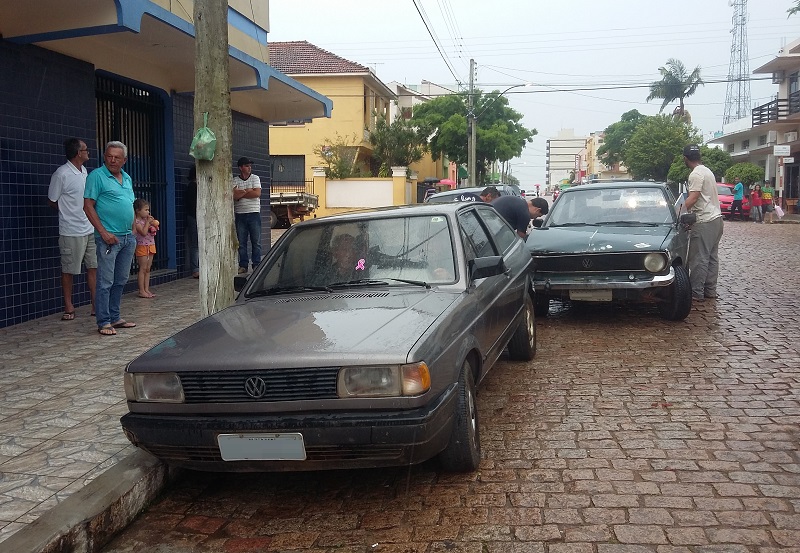 Acidente de trânsito envolve quatro veículos no centro de São Sepé