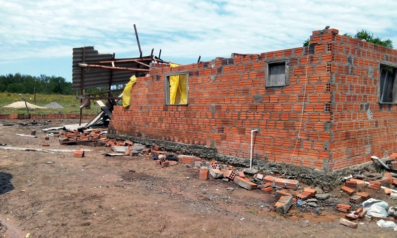 casa destruida cerro do louro formigueiro temporal