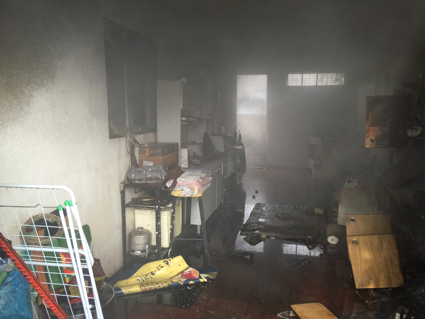 Ação rápida evita que fogo se alastre em casa no bairro Santo Antônio