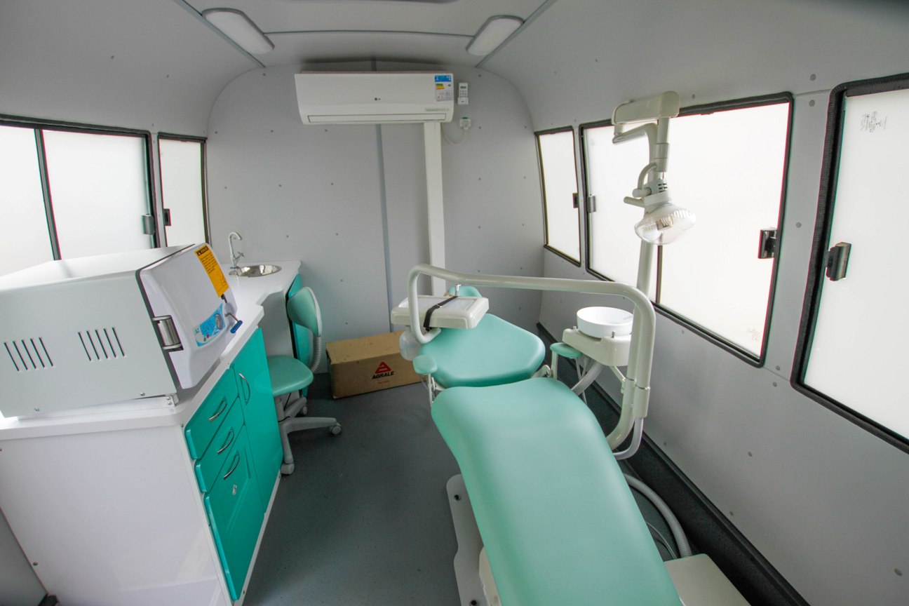 Unidade móvel de saúde inicia atendimentos no interior do município