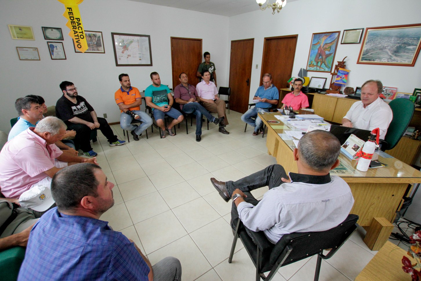 Autoridades, empresários e jovens debatem situação da Avenida Getúlio Vargas