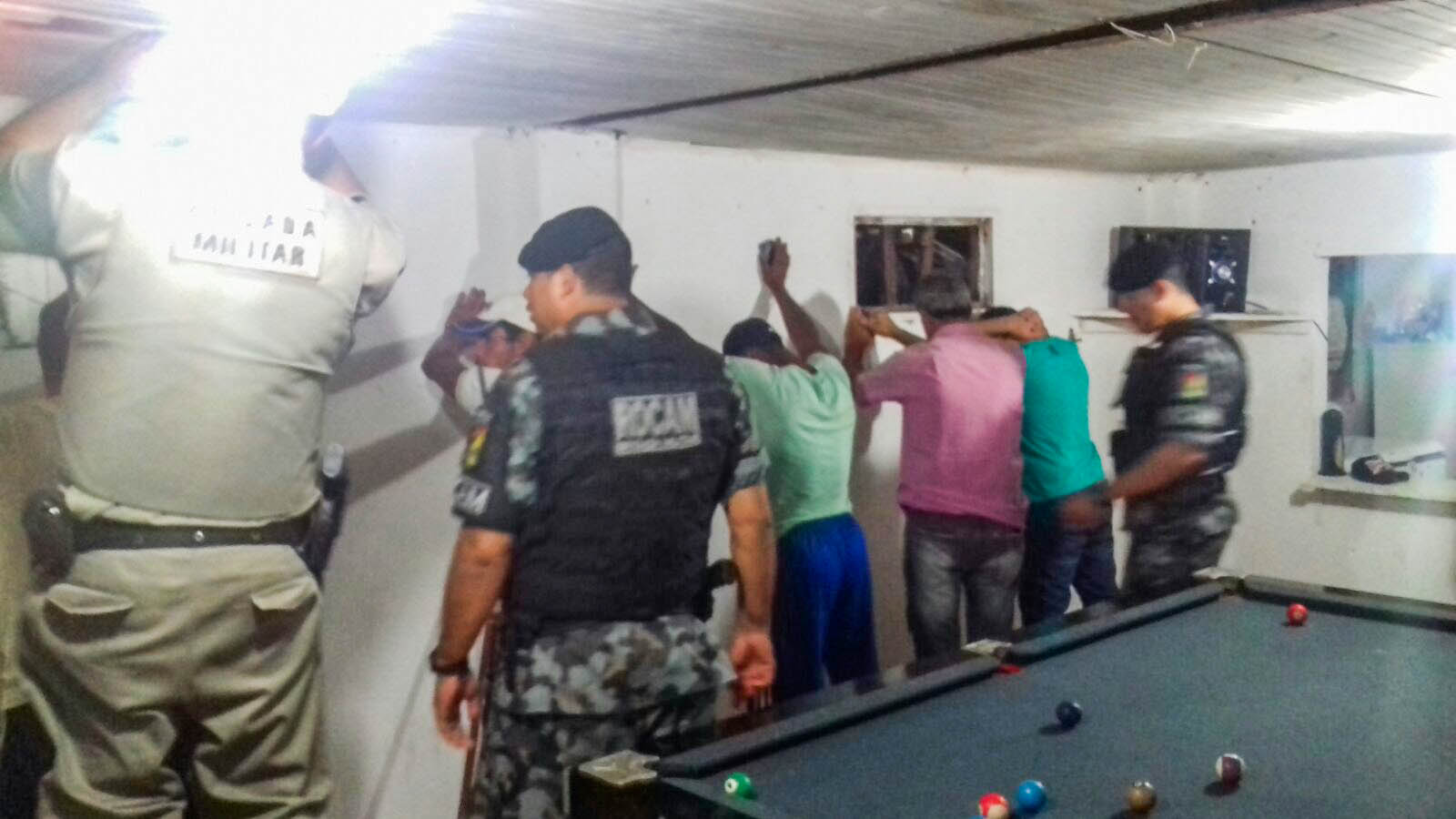 Depois dos veículos…Brigada Militar faz abordagens em bares no centro e nos bairros