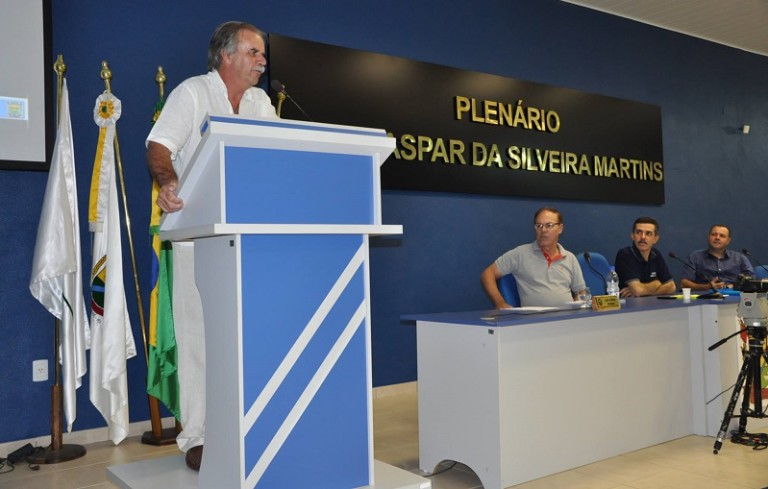 Secretário de Obras Flávio Ilha responde a questionamentos de vereadores