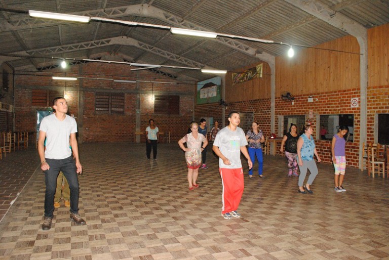 Projeto cultural proporciona aprendizados de dança de salão
