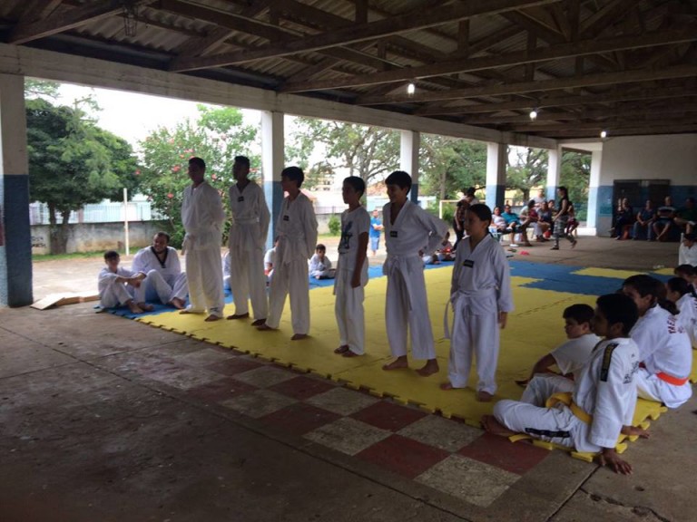 Alunos participaram de exame de avaliação e troca de faixas no Taekwondo