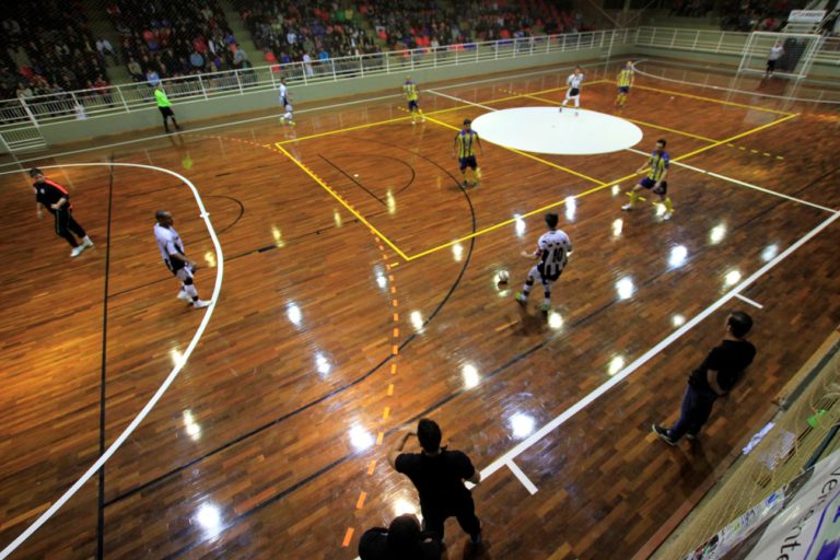 Rádio Cotrisel transmite futsal e futebol de campo neste final de semana