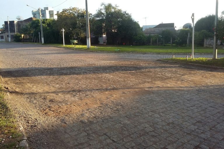 Prefeitura muda quebra-molas de lugar perto da “pracinha da CRT”