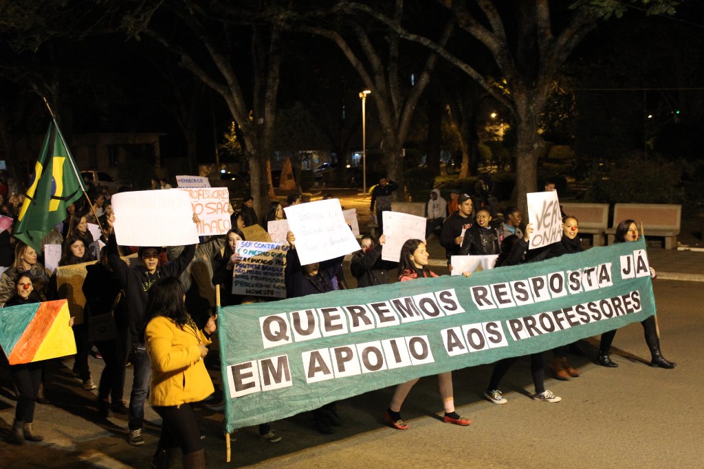 protesto alunos tiaraju (82)