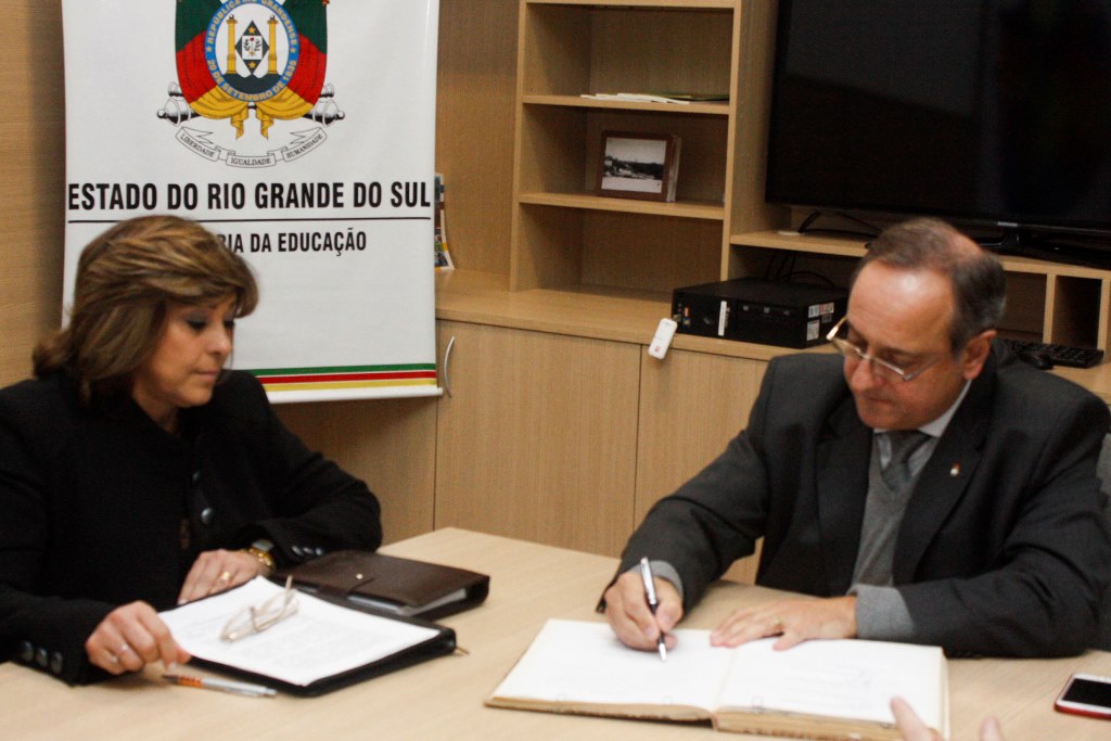 Simone e o secretário Vieira da Cunha | Fotos: Evandro Oliveira