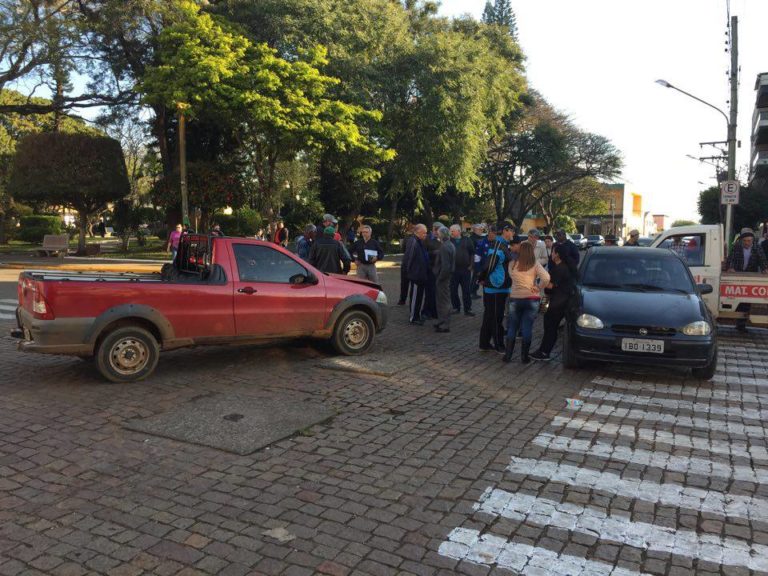 Acidente envolve três veículos no centro de São Sepé