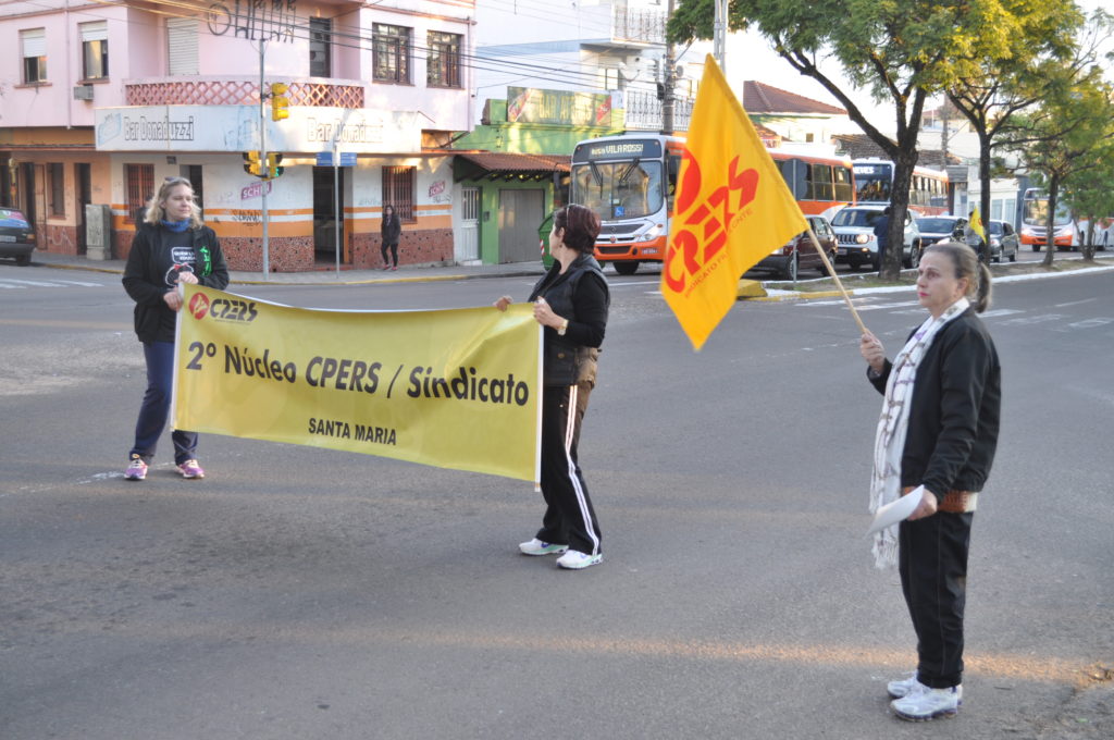 Panfletagem nesta quinta-feira. Foto Maiquel Rosauro III
