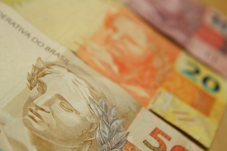 Política de valorização garante salário mínimo de R$ 937,00 em 2017