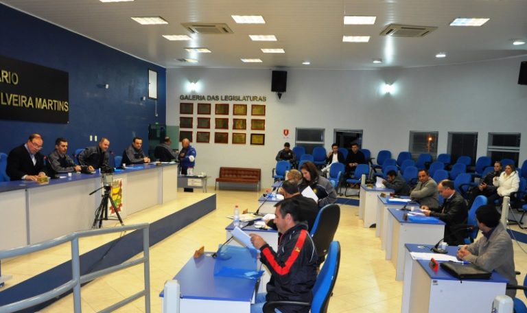 Veto à lei sobre estacionamentos de veículos de carga é acolhido por vereadores