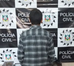 Adolescente de 17 anos foi apreendido.