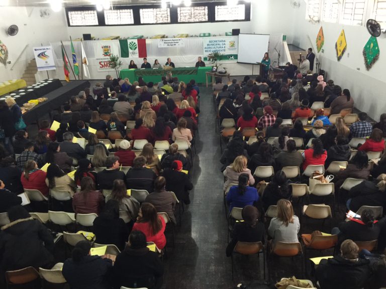Profissionais de nove cidades debatem alimentação escolar durante seminário em São Sepé