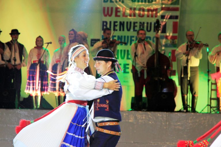 Festival do Folclore reuniu cultura de seis países em São Sepé
