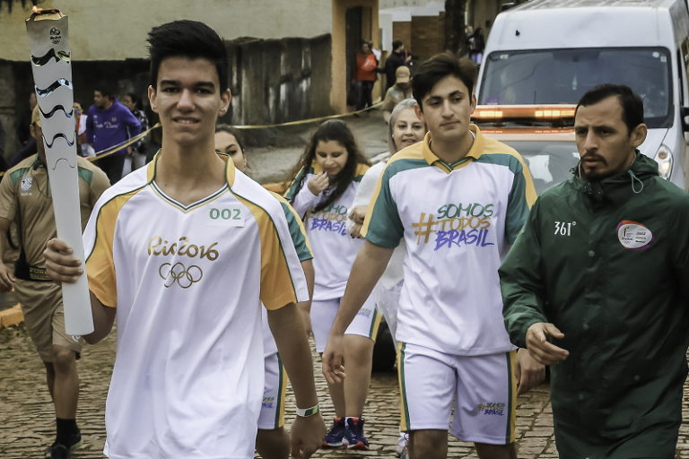 Estudantes de São Sepé ganham certificado por participar do revezamento da tocha