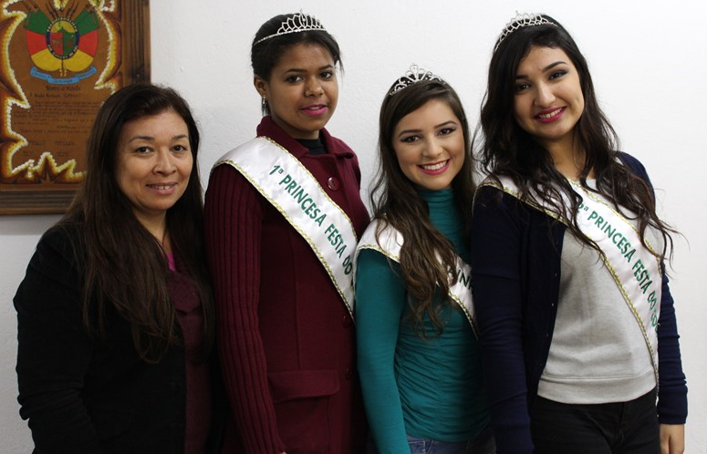 Presidente em exercício do sindicato com as Soberanas. Foto: Bruno Garcia