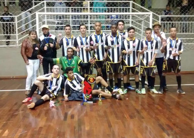 Final do campeonato de Futsal foi de emoção e casa cheia no Ginásio Municipal