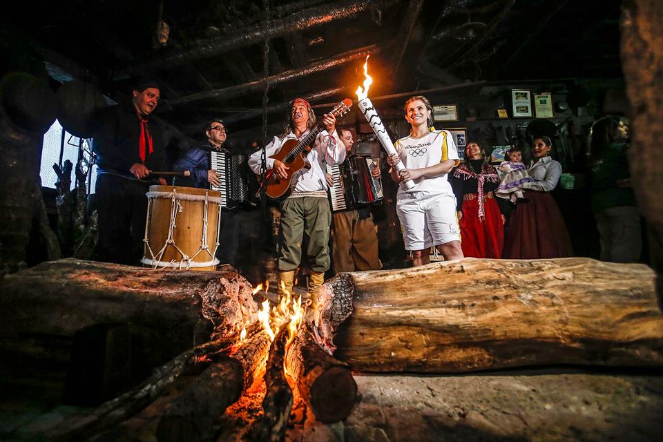tocha olimpica fogo de chão