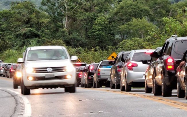 Multa por farol desligado em rodovias está suspensa no Brasil