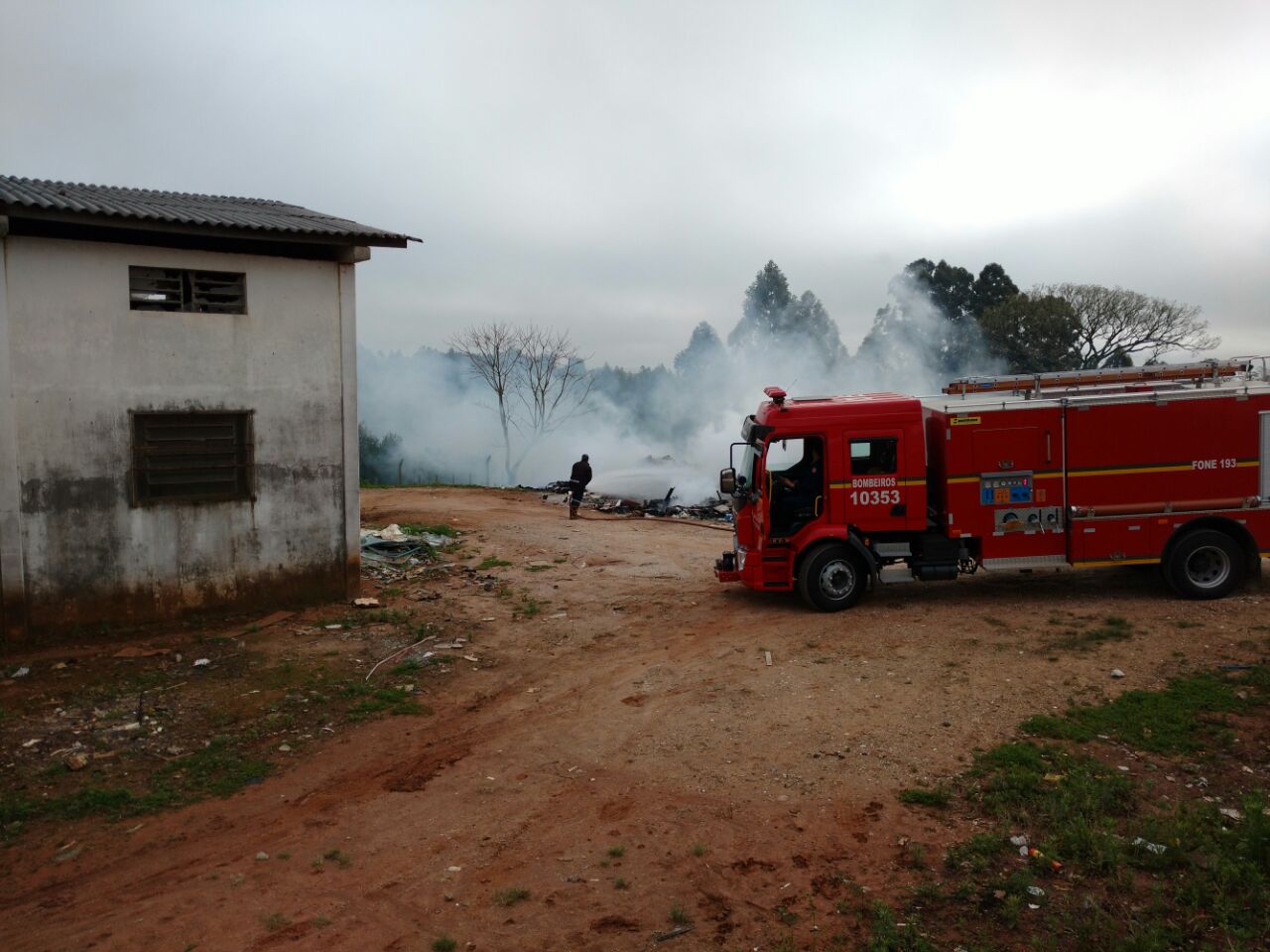 incendio-centro-reciclagem-bairro-londero-bombeiros-1